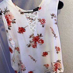 Super cute floral blouse